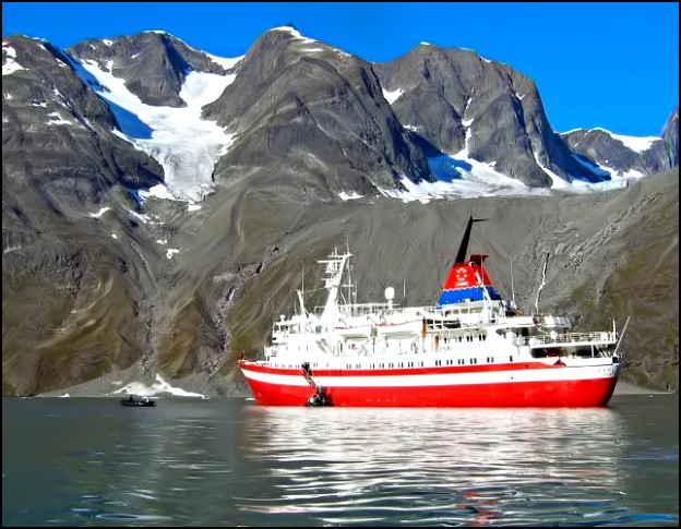 Zodiacs return to M/S Explorer